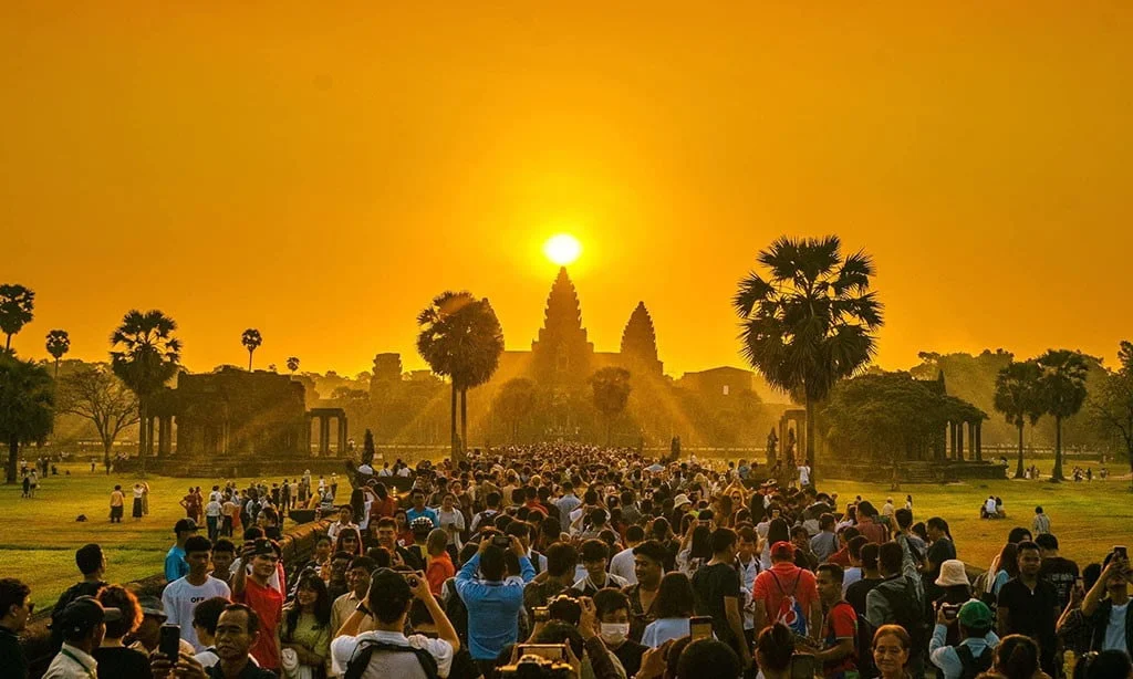 Experiencing-the-Magical-Equinox-Sunrise-at-Angkor-Wat-A-Must-See-in-Cambodia-2023